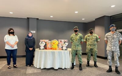 BOLKIAH GARISSON BAKTI GIFTS PRESENTATION TO NEWLY BECOME PARENTS
