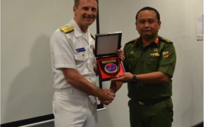COMMANDANT OF DEFENCE ACADEMY RBAF RECEIVES A CALL FROM THE US NAVY COMMANDER