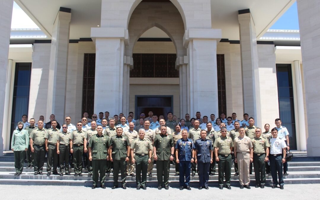 THE COMMAND AND GENERAL STAFF COURSE CLASS 74, COMMAND AND GENERAL STAFF, ARMED FORCES OF THE PHILIPPINES EDUCATION, TRAINING AND DOCTRINE COMMAND VISIT TO THE DEFENCE ACADEMY ROYAL BRUNEI ARMED FORCES