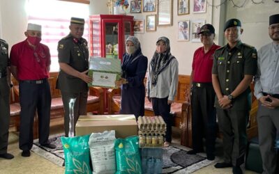 COMMANDANT DA RBAF PRESENTS KAMATHALI HABBAH IN CONJUNCTION WITH THE ROYAL BRUNEI ARMED FORCES’ 63RD ANNIVERSARY